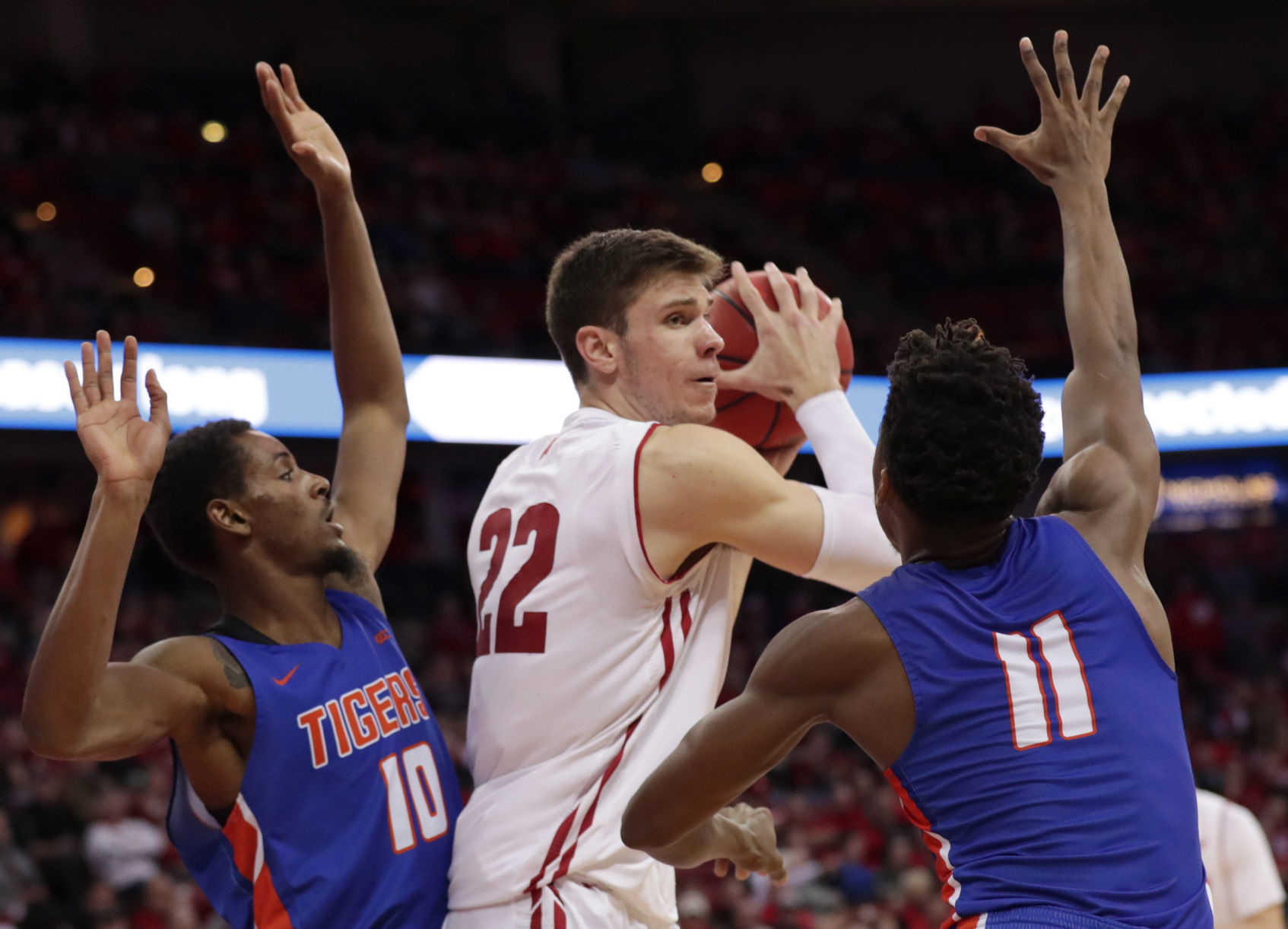 Badgers 101, Tigers 60